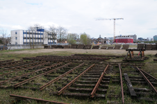 909656 Gezicht op het terrein van de voormalige werkplaatsen van de Nederlandse Spoorwegen aan de 2e Daalsedijk te ...